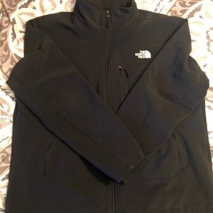 Men’s lightweight North Face jacket